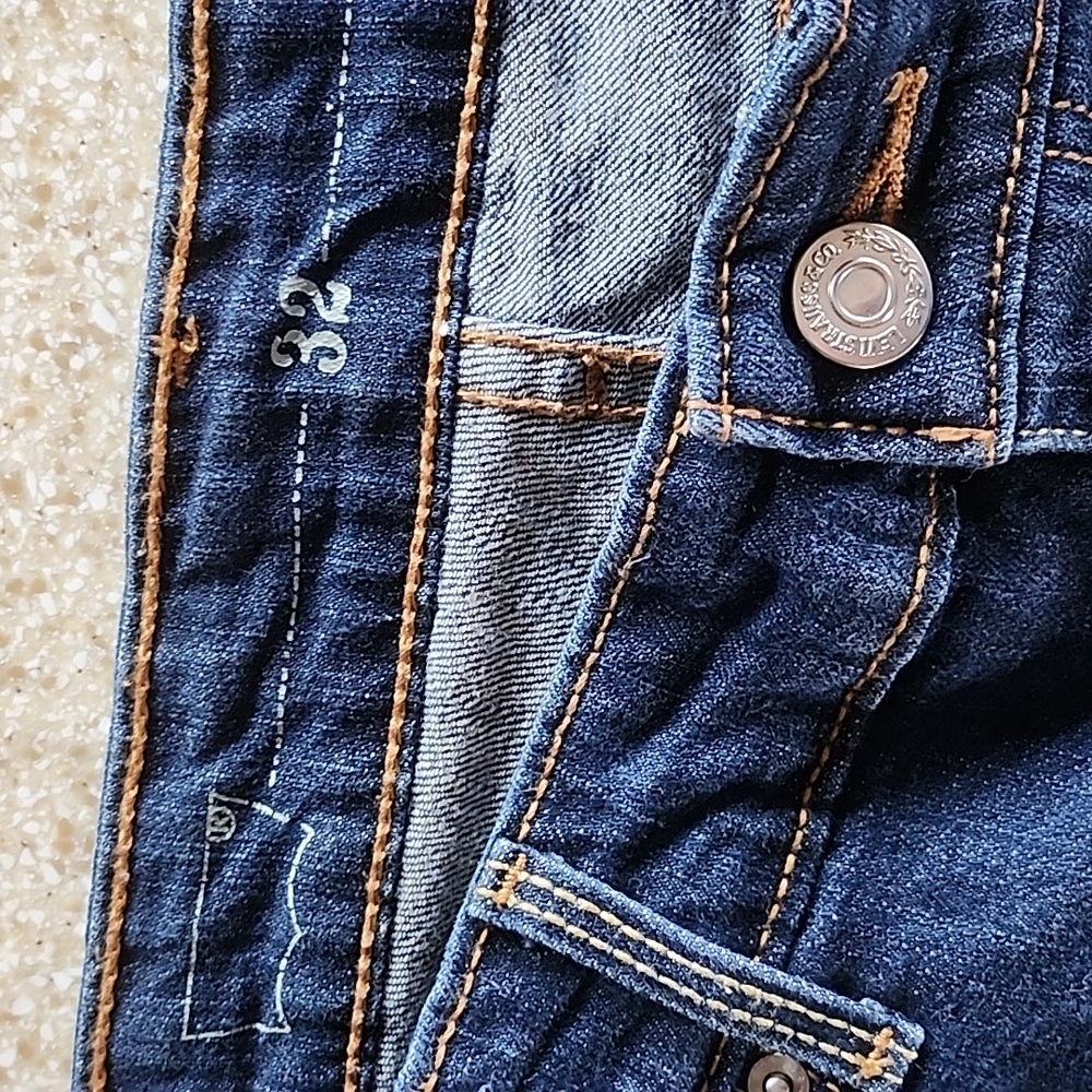 Levi's Cuffed Jean Short Size 32 - Picture 5 of 12